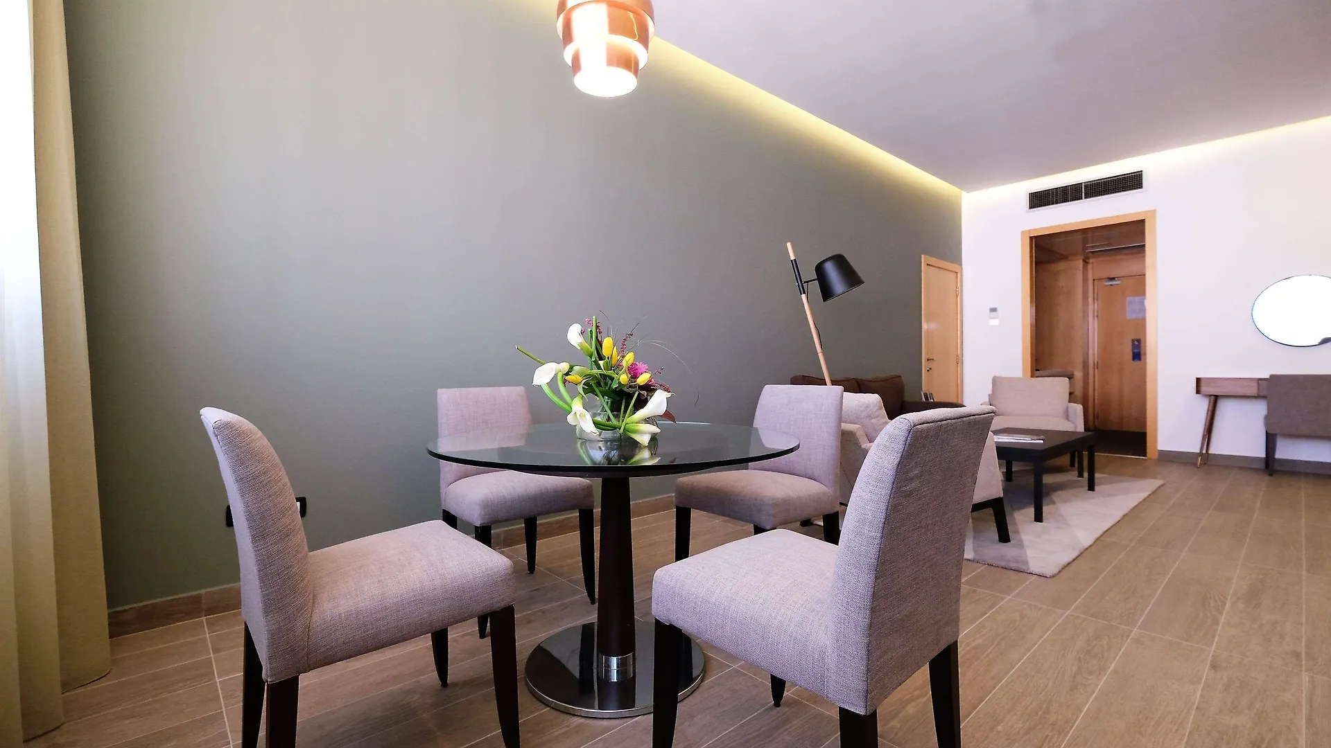 Radisson Blu Hotel, Beirut Verdun 5*,  Líbano