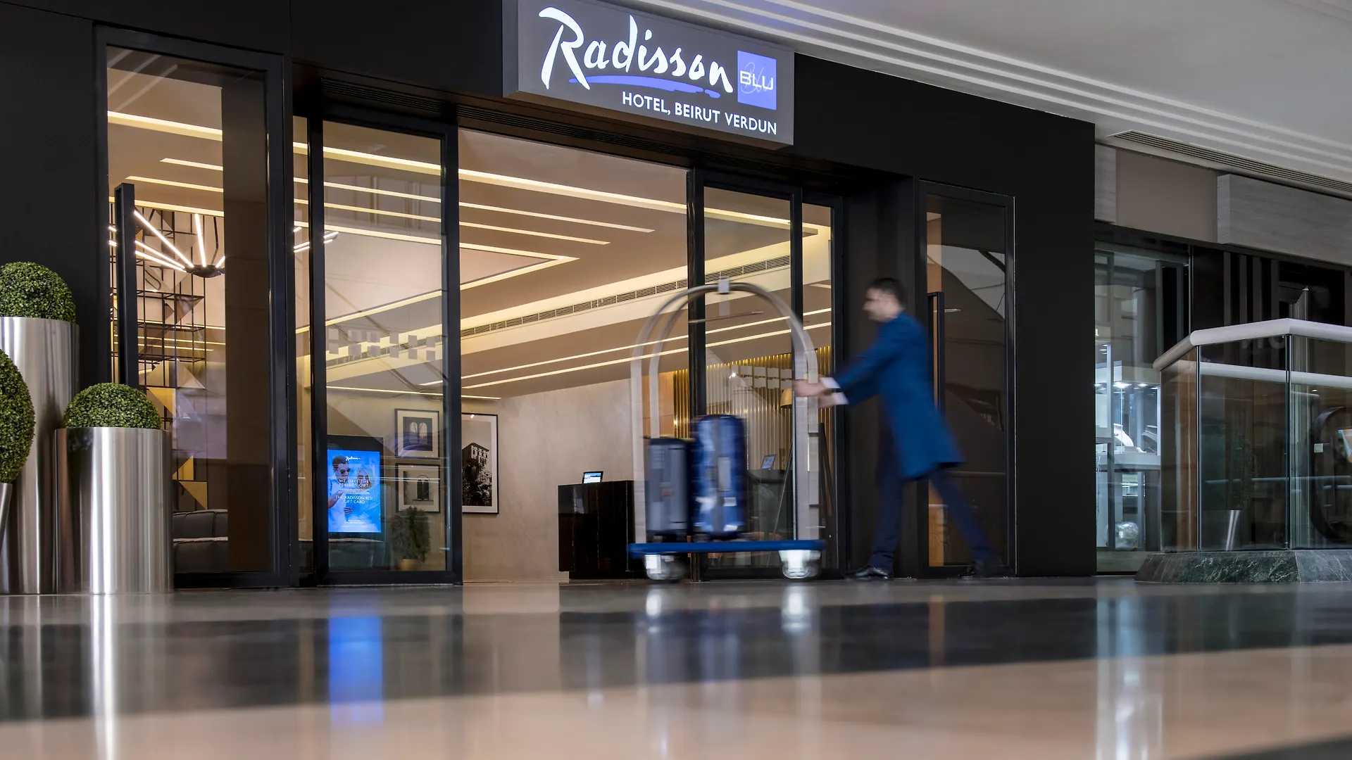 Radisson Blu Hotel, Beirut Verdun 5*,  Líbano