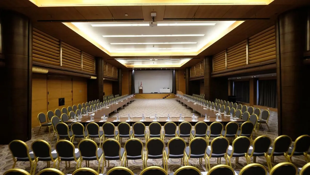 Radisson Blu Hotel, Beirut Verdun 5*,